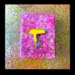 DryBar Blowout Lapel Pin